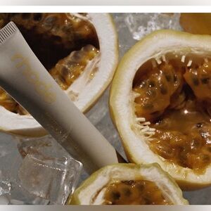 Passionfruit Jelly Peptide Lip Treatment